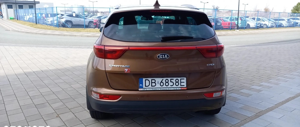 Kia Sportage cena 51000 przebieg: 365000, rok produkcji 2016 z Wałbrzych małe 79